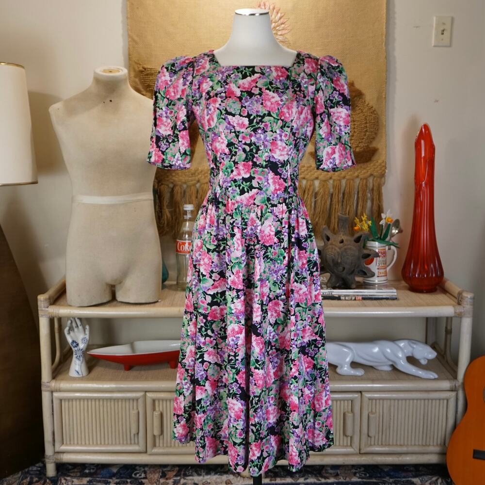 Vintage pink floral puff shoulder midi dress criss cross lanz